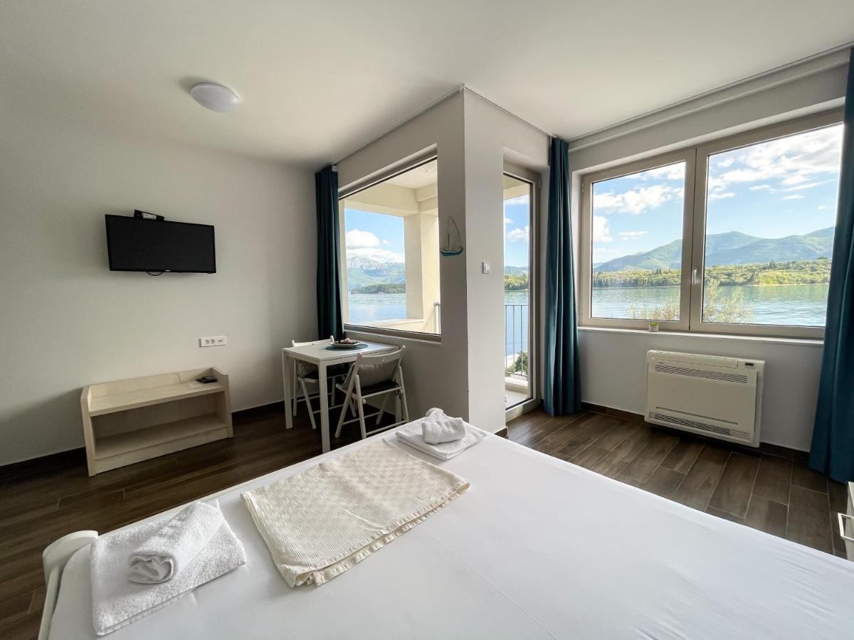 Apartments Maestral Tivat Exterior foto