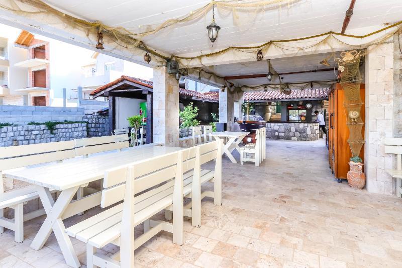 Apartments Maestral Tivat Exterior foto